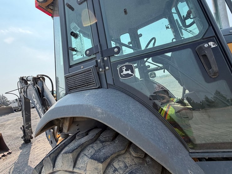 2016-deere-410l-image-28