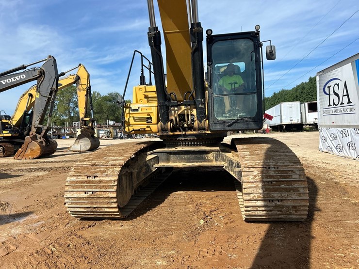 2019-caterpillar-352f-image-9