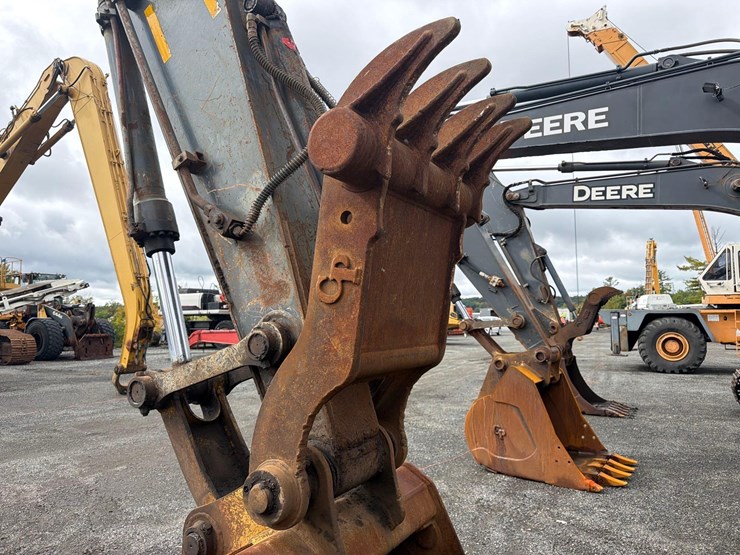 deere-200d-lc-image-18