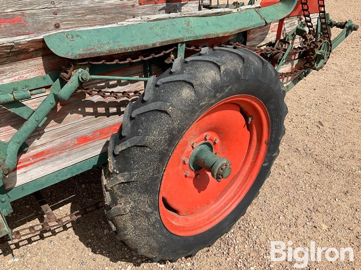 new-idea-m-12a-manure-spreader-image-13