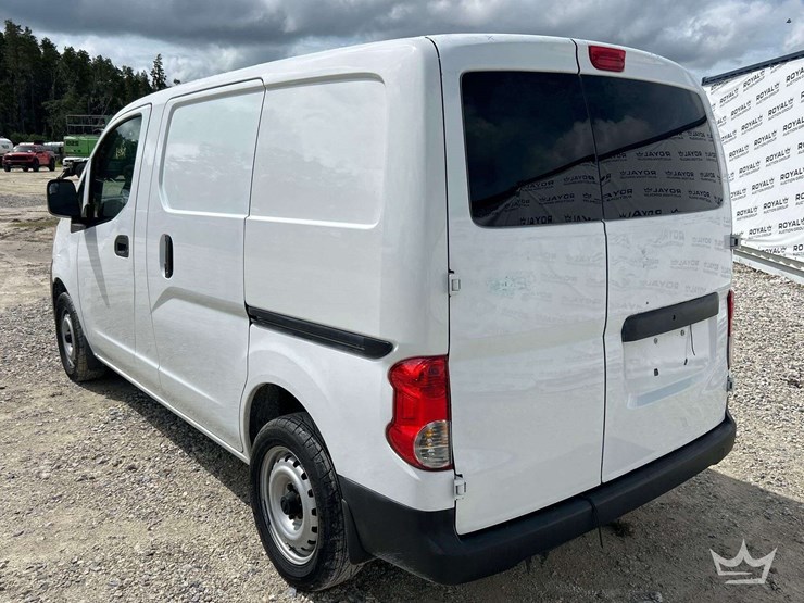 2014-nissan-nv200-image-4