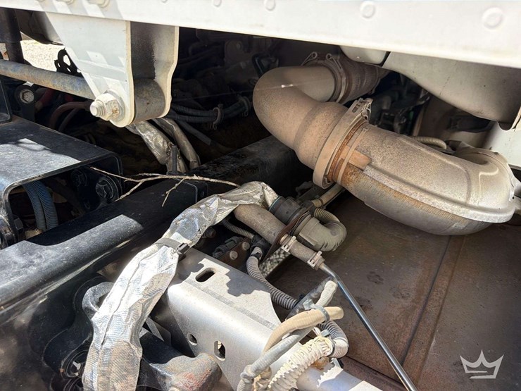 2016-freightliner-m2-112-t/a-day-cab-truck-tractor-image-32