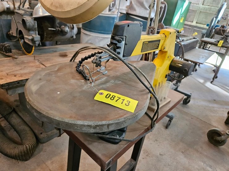 #8713-•-dewalt-scroll-saw-image-15