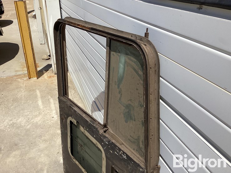 kenworth-driver-side-top-latch-door-image-12