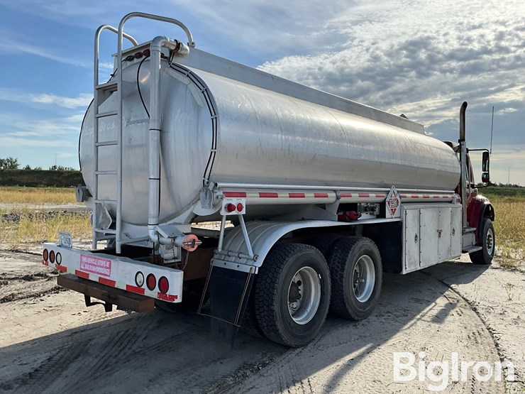 2013-freightliner-m2-106-image-5
