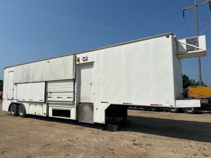 #2489-•-1990-calumet-mmt449l-lab-trailer-image-7
