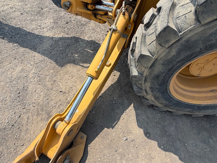 2016-deere-410l-image-30