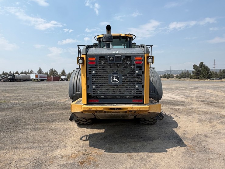 2019-deere-744k-image-6