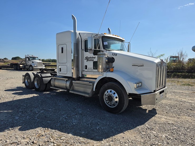 2018-kenworth-t800-image-32