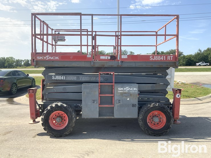 2014-skyjack-sj8841rt-image-8
