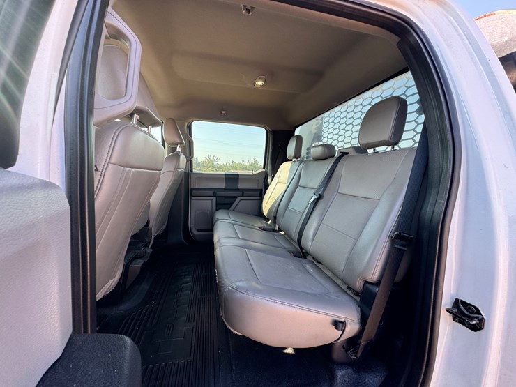 2021-ford-f350-image-11