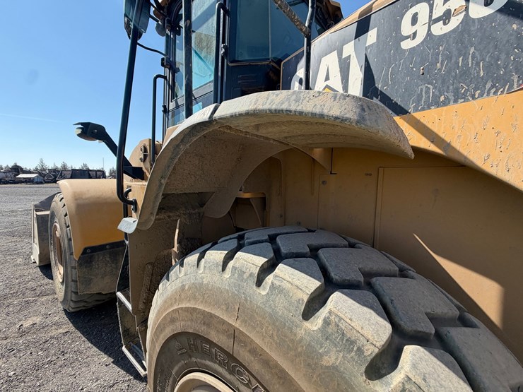 2015-caterpillar-950m-image-33