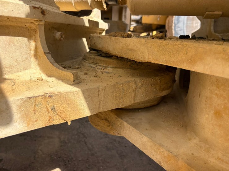 2014-caterpillar-972k-image-37