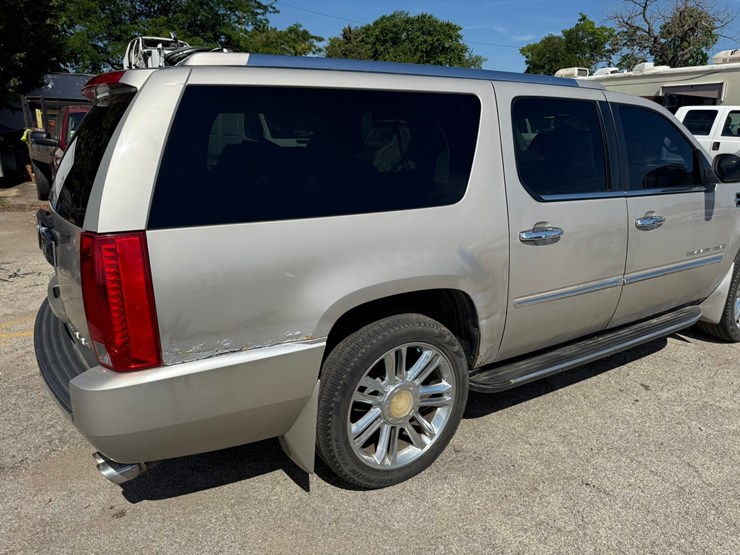 2008-cadillac-escalade-image-18