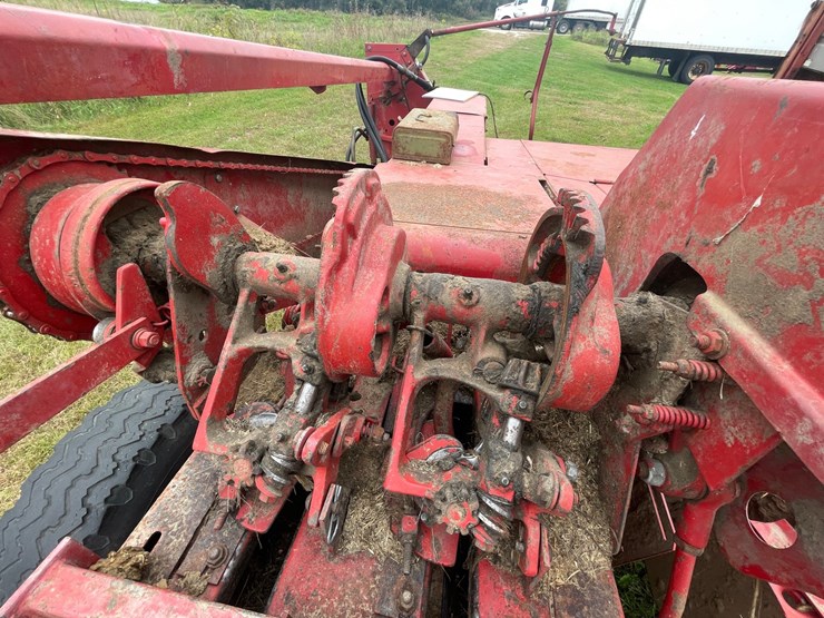 new-holland-273-image-6