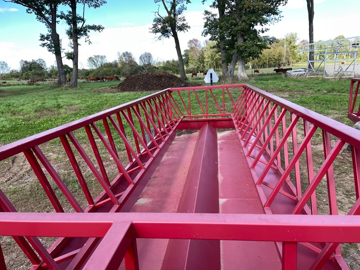 #1609-•-notch-24'-feeder-wagon-image-11
