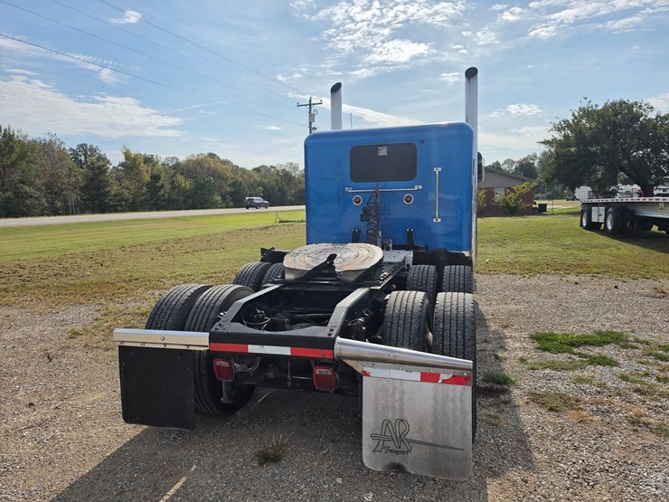 2006-peterbilt-379-image-11