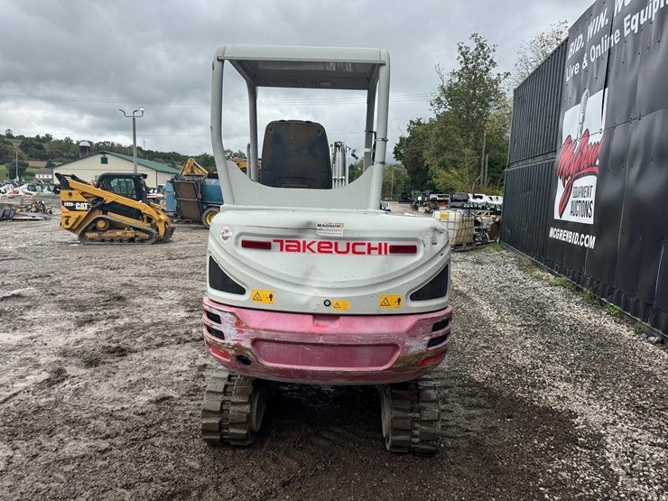 2017-takeuchi-tb230-image-5