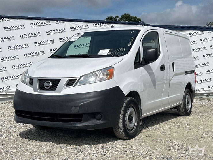 2014-nissan-nv200-image-1
