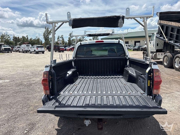 2014-toyota-tacoma-image-18