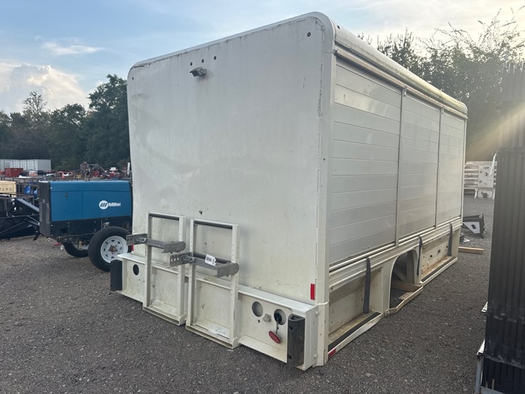 #6072-•-mickey-14'-service-bed-image-2