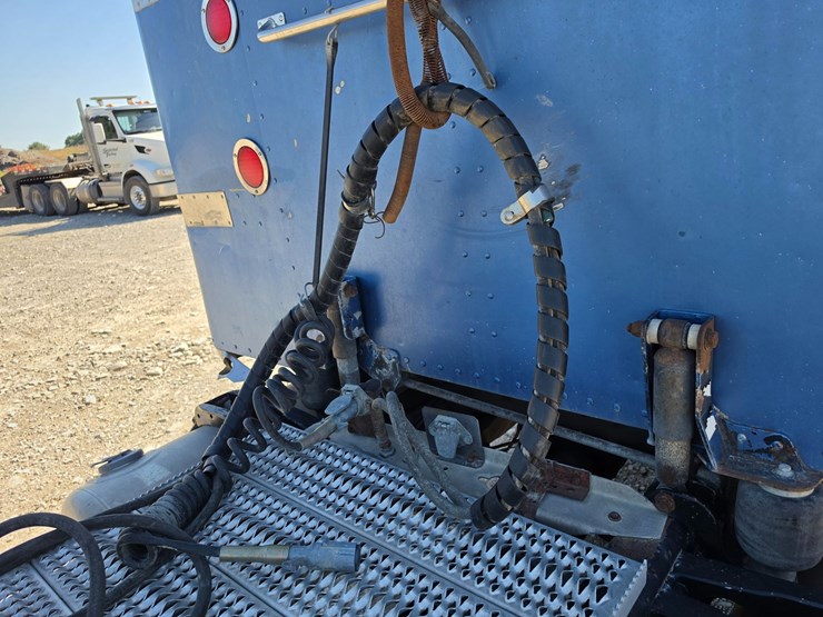 1997-peterbilt-379-image-92