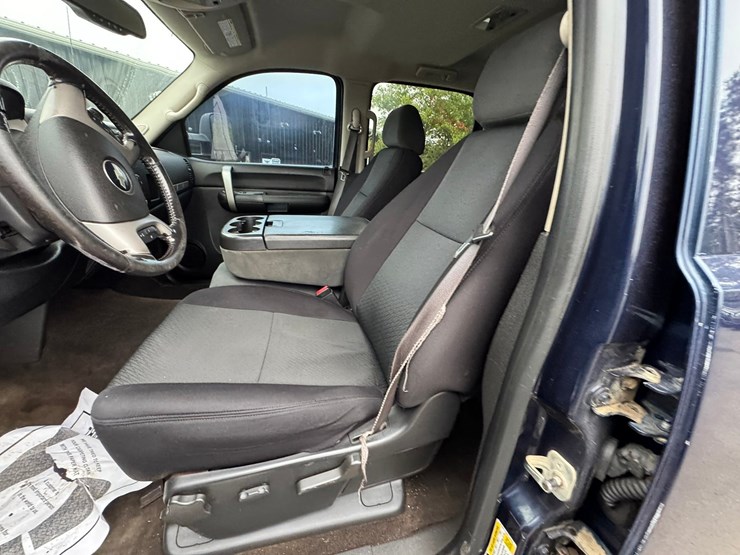 2009-chevrolet-2500-image-28