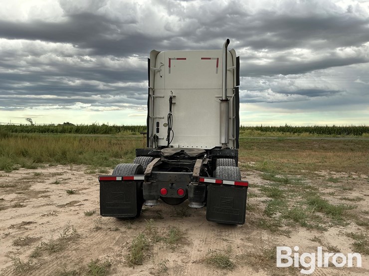 2004-freightliner-century-120-image-6