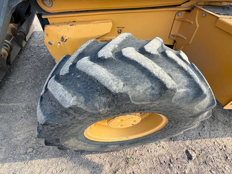 2017-deere-410l-image-79