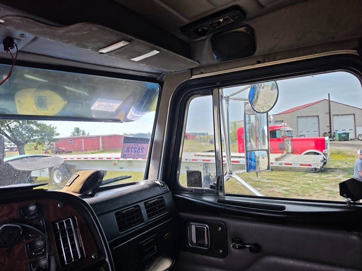 2006-peterbilt-379-image-47