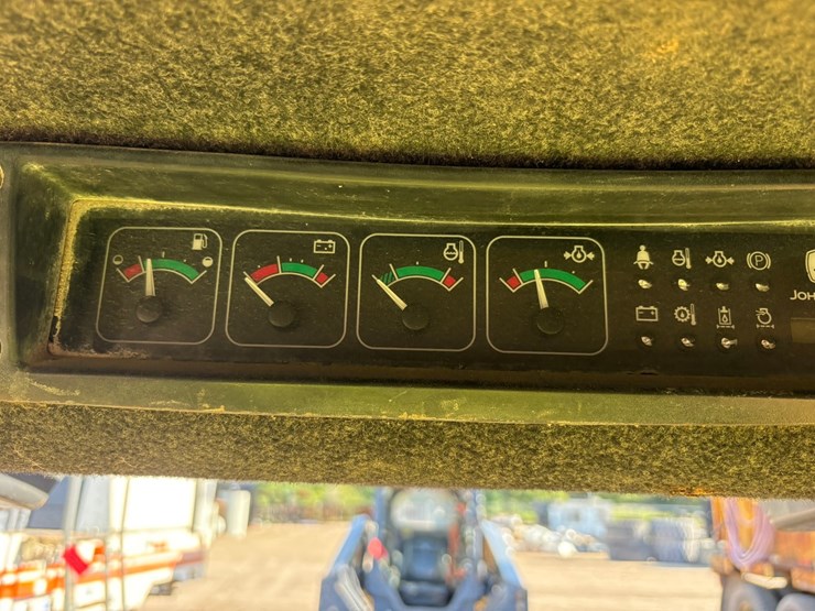 2003-john-deere-240-image-31