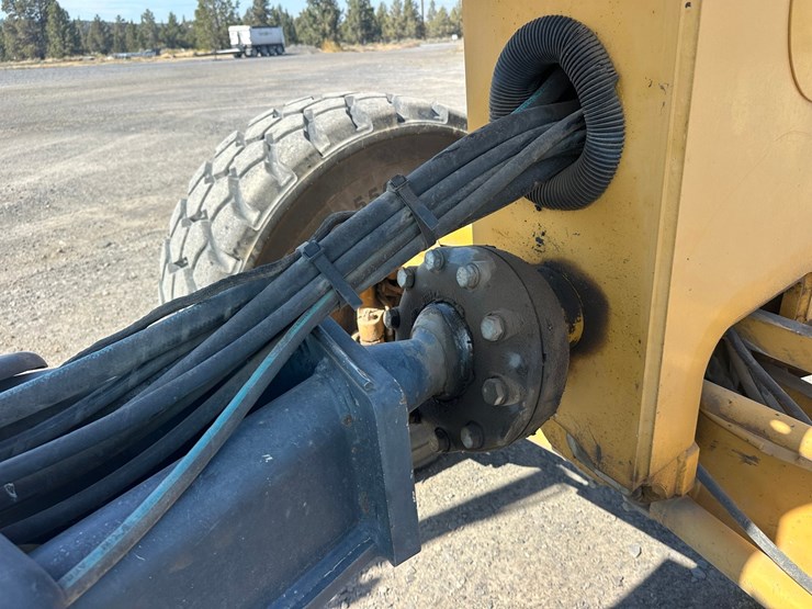 2013-deere-872gp-image-23