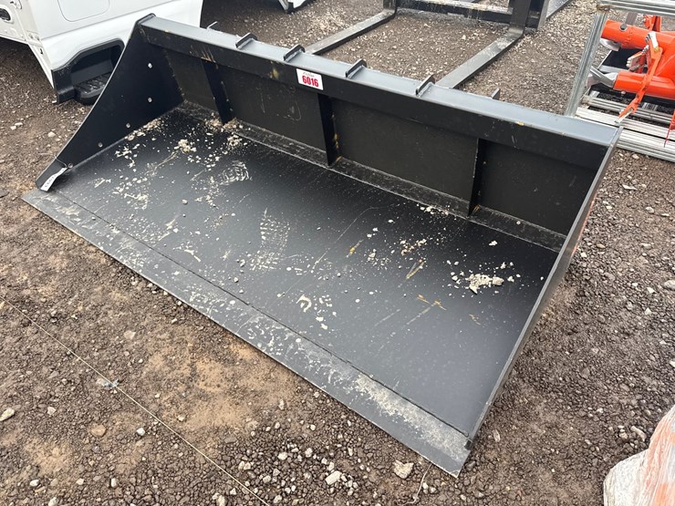 #6016-•-pabreak-72"-skid-steer-smooth-bucket-image-1