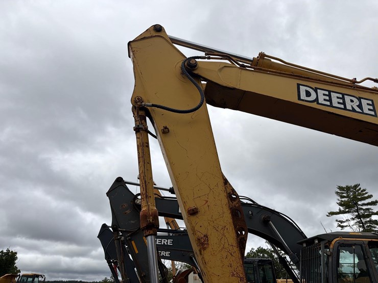 deere-200d-lc-image-18