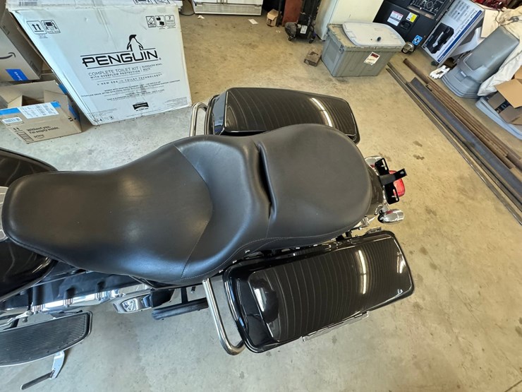 #1922-•-2011-harley-davidson-electra-glide-classic-motorcycle-image-11