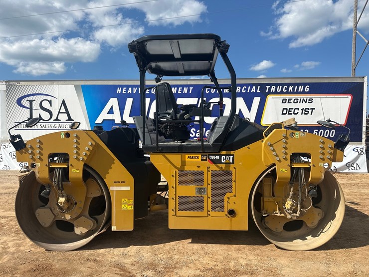 2018-caterpillar-cb64b-image-6