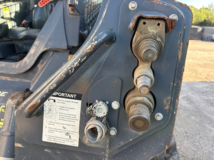 2021-deere-330g-image-21