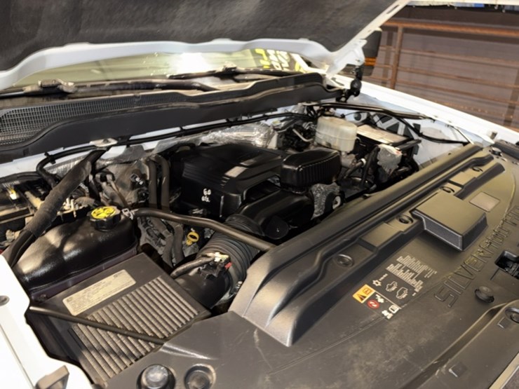 2016-chevrolet-silverado-3500hd-image-15