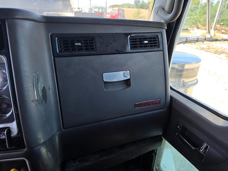 2018-kenworth-t800-image-67