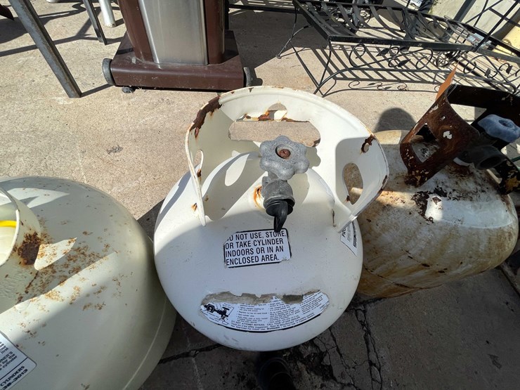 #4088-•-propane-tanks-(03)-image-4