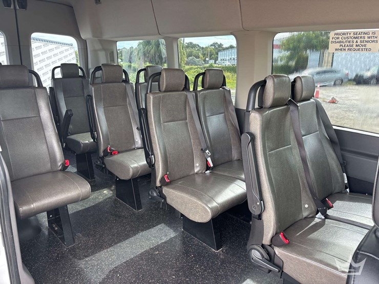2020-ford-transit-image-22