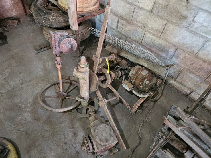 #8778-•-pump,-gear-box,-&-misc-items-image-9