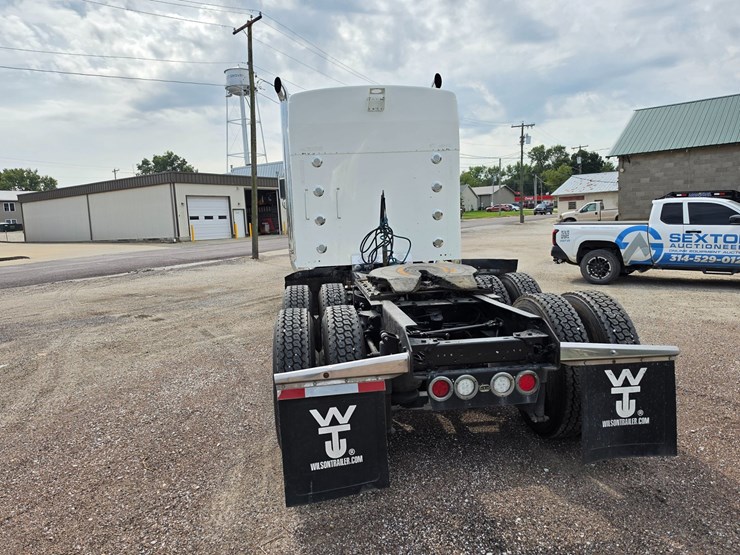 2007-kenworth-w900-image-13