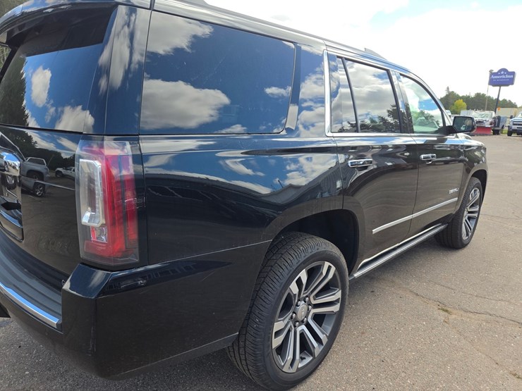 2019-gmc-yukon-image-16