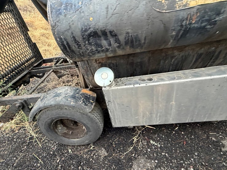 #2530-•-self-propelled-tar-wagon-image-10