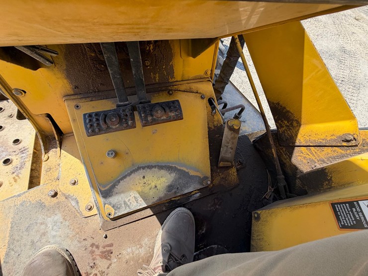 2007-deere-210le-image-35