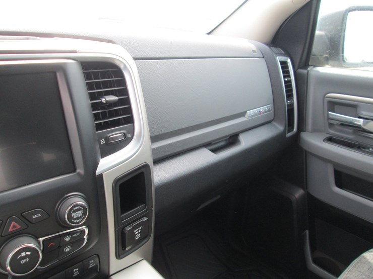 2016-dodge-ram-1500-image-27