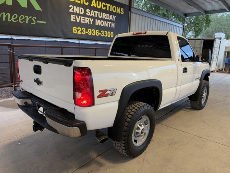 2003-chevrolet-silverado-p/u-image-8