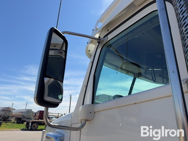 2013-freightliner-coronado-132-image-12