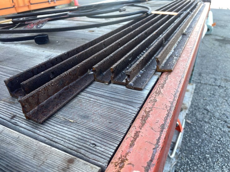 #4091-•-1-1/4"-angle-steel-(04)-image-1